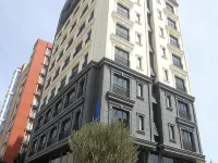Tryp by Wyndham Istanbul Atasehir Hotels near Asian Side