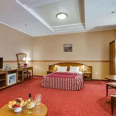 Park-City Hotel Các khách sạn gần Manor Where Pliyev, the Twice Hero of  USSR, Lived