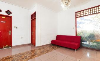 RedDoorz Near Universitas Pamulang