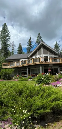Enjoy your time in the Flathead Valley with your homebase at beautiful Echo Lake Отели в г. Бигфорк