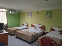 Hotel Inderapura - 2-Star