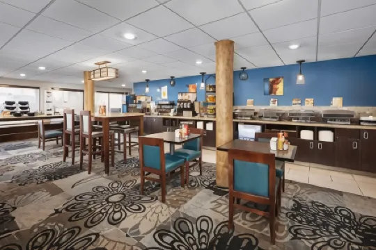 Best Western Plus Landmark Inn