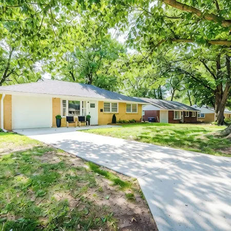 3 bedroom cozy house located footsteps away from KSU’s sporting events!