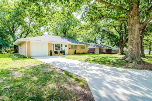 3 bedroom cozy house located footsteps away from KSU’s sporting events!