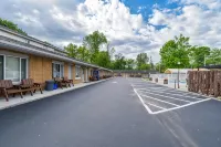 Beach Club by Beach1 Motel - parking