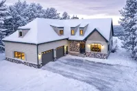 Sleeps 20-Lake Views-Ski-Golf-Game Room-Arcades-Sauna-Jacuzzi-Playground-Firepit