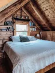 Beautiful Hilltop Waterfront cottage, private getaway, quiet lake front cottage - 무료 와이파이