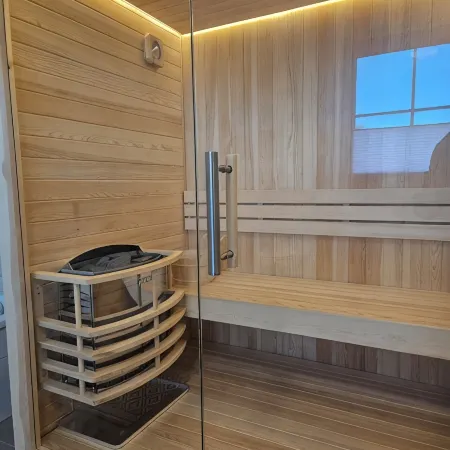 Vacation home by the lake with sauna, barbecue and close to the beach