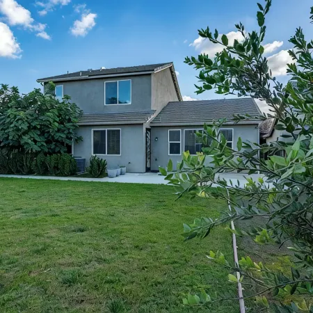 Prime Location Near Shops & Dining, 4 Mins to Downtown, 1 hr to Sequoia Nat’l Pk