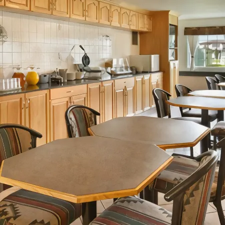 Super 8 by Wyndham Grande Prairie