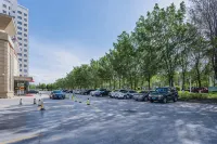 Huadong Hotel - parking