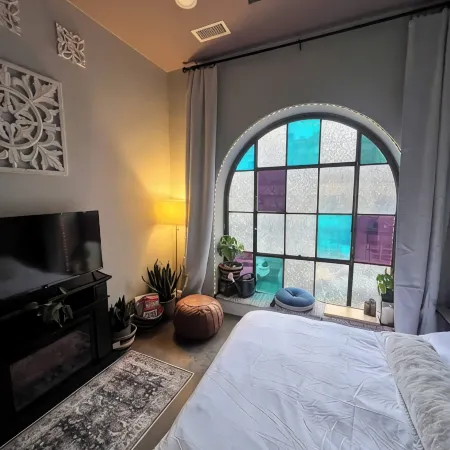 Lovely Bohemian Loft Downtwn, Amphitheater,Seaside Park,Metro North,2-10min walk