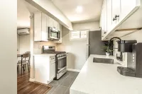Stylish 1BR Urban Retreat - Condos