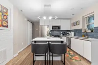 Cozy 1-bedroom w/ AC, WiFi  - Heart of the Clifton Gaslight District. - Bungalows