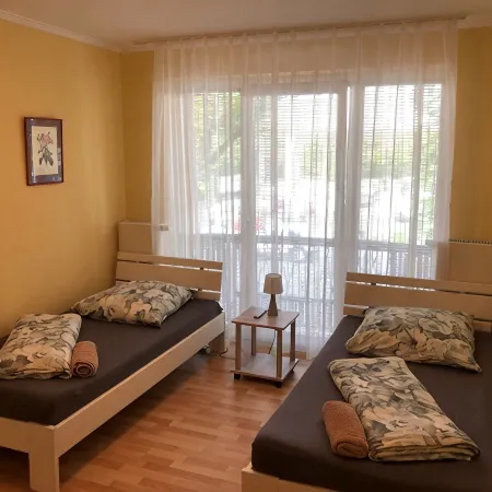 Ferienhaus für 6-8 Personen - Zentral und Sehr Geräumig mit Überdachter Terrasse