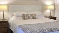 Rathtrevor Beach, Heated Pool + Hot Tub - Parksville B.C  ...  Sleeps 6
