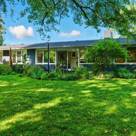 6 Bedroom Ranch Bungalow in Port Credit.