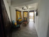 2 Story 3 Bed/2 Bath House with Separate Units Just Steps from the Beach!! - 2 estrellas
