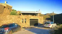 A charming family home with private pool in Cadaques with sea views. - Homestays