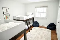 Luxe, Charming Princeton Home - 10 minutes from downtown and the University! - 4-نجوم