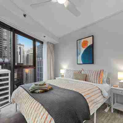 A Touch of Class! 2Bed/2Bath/1Car/Balcony/Views- CBD Rooms