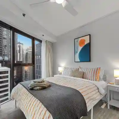 A Touch of Class! 2Bed/2Bath/1Car/Balcony/Views- CBD Rooms