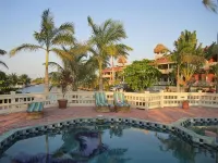 GOLD STANDARD - Pointe House, tip of peninsula , walk to village, 1 BR/2 BA - Pools