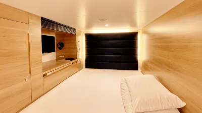 Capsule Hotel Topos Sendai Station Nishiguchi-male only Hotel di 