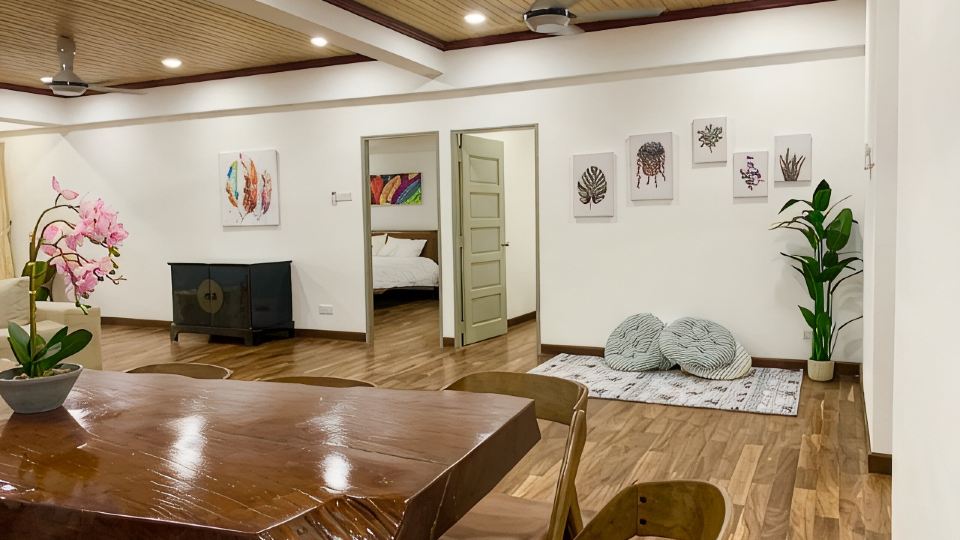 {Free Wifi}Spacious Wooden TOP Floor Apartment
