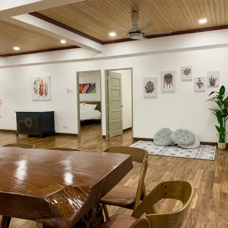 {Free Wifi}Spacious Wooden TOP Floor Apartment