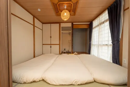 Kantarō & Monetarō's Circle Inn - balcony