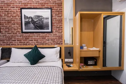 B Street Hotel