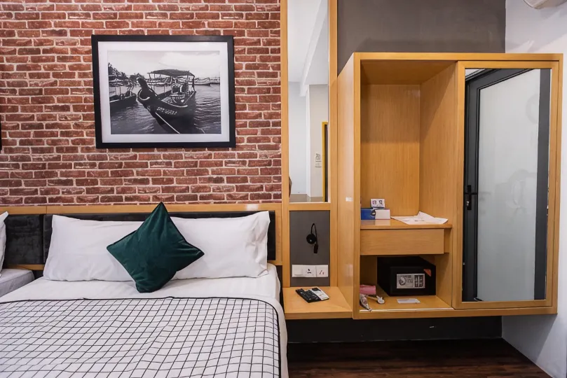 B Street Hotel