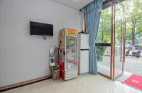 Jingzhou Yilian Theme Hotel - Inns