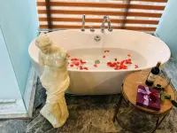 Wise Confidencen Jin Cheng Hotel - Hot Tub