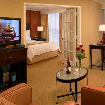 Chicago Marriott Suites O'Hare Rooms