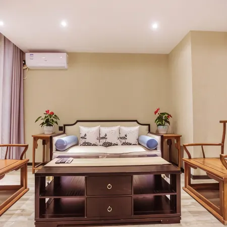 Baoli Shijia Boutique Hotel (Luohe Xushe Middle School Shop)