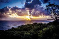 Secluded Oceanfront Cottage- in Princeville – Private large Spa & Stunning Views - Condos