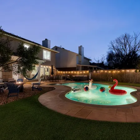 Pool+HotTub+Firepit+Grill+Billiards+MiniGolf+PS4