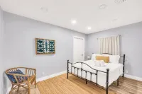 Seahorse Suites #3. Island Living at it's Best!