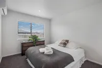 Pet-Friendly Deck Retreat w/ Marina Views! - gimnasio