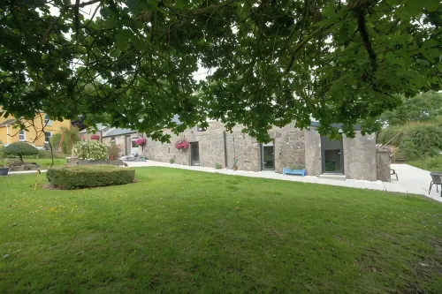 Sarahs Cottage an enchanting 1-bedroom artisan stone cottage near Clonmellon. - โฮมสเตย์