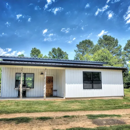 Magnolia Farmhouse - enjoy fresh air and Wi-Fi!