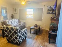 Luxurious 2 Bedroom with King and Queen bed and 1.5 Bathroom sleeps 6.