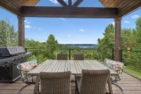 Grand Ole View on Center Hill Lake in Smithville, TN - 4-Star