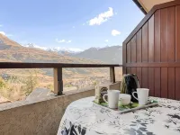 Mountain-view apartment sleeps 6 Hotels in Embrun