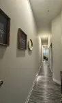 Downtown Oasis: Steps to Dining & Sights. Pool + Gym in Building - balcony
