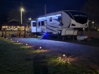 Luxurious 37' 5th Wheel. Enjoy all the fun of Glamping