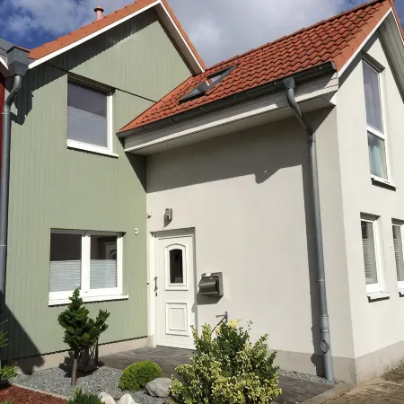 200 m vom Yachthafen Entfernt Ansprechendes 5 Zi. Ferienhaus mit 3 Schlafzimmern