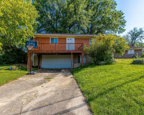 4 Bed 3 bath clean , spacious all brick home , welcome families and work groups Hotels in Clark County